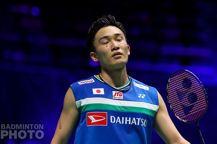 Pebulu tangkis tunggal putra Jepang, bereaksi setelah kalah pada babak perempatfinal All England Open 2021 di Utilita Arena Birmingham, Jumat (19/3/2021).