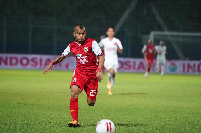 Pemain Persija Jakarta Riko Simanjuntak,  di laga lawan PSM Makassar di Piala Menpora 2021, di Stadion Kanjuruhan, Malang, Jawa Timur, pada Senin (22/3/2021)