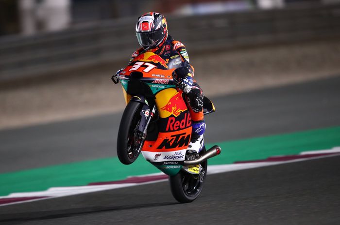 Pembalap Red Bull KTM Ajo, Pedro Acosta jadi yang tercepat di FP1 Moto3 Qatar 2021.