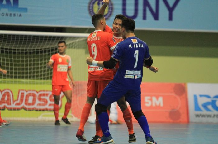 Black Steel Manokwari Juara Unbeaten Berikut Daftar Lengkap Penghargaan Liga Futsal Profesional 2020 2021 Bolasport Com