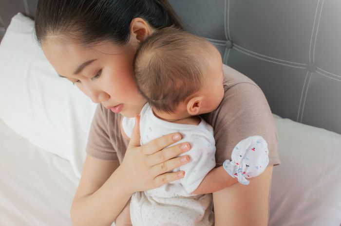 Berikut Cara Membuat Bayi Sendawa Yang Wajib Dilakukan Moms Setelah Menyusui Si Kecil - Semua Halaman - Nakita