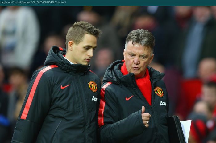 Mantan pemain Manchester United, Adnan Januzaj bersama Louis van Gaal.