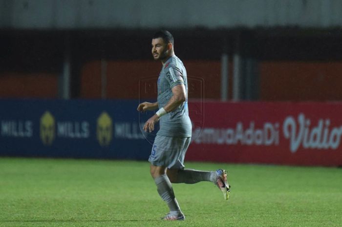 Pemain anyar Persib Bandung, Farshad Noor saat memberkuat Maung Bandung dalam laga Piala Menpora 2021