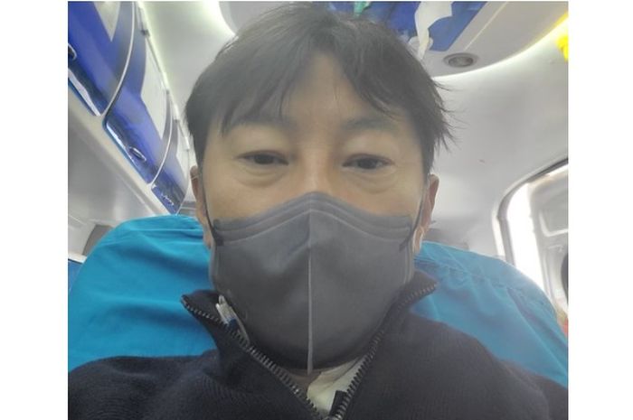 Foto saat Shin Tae-yong menumpang ambulans air untuk pulang ke Korea Selatan pada 27 Maret lalu.