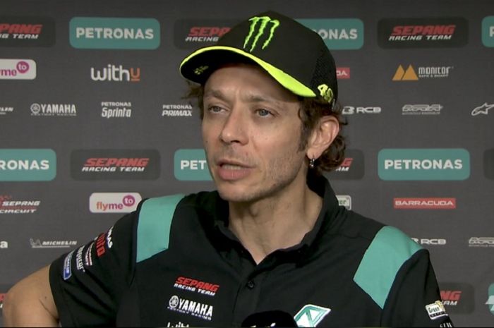 Pembalap, Valentino Rossi memberikan komentar terkait kemenangan pendepaknya, Fabio Quartararo pada MotoGP Doha 2021.