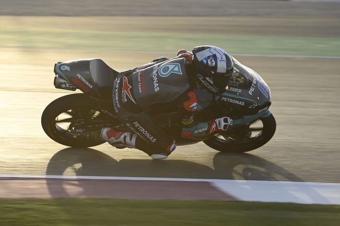 Pembalap Petronas Sprinta Racing, John McPhee, mendapat sanksi setelah terlibat dalam keributan pada balapan Moto3 Doha di Sirkuit Losail, Doha, Qatar, 4 April 2021.