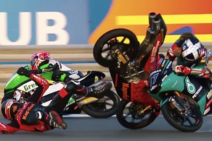 Tendang pembalap tim Indonesia usai crash balapan Moto3 Doha 2021, John McPhee akhirnya minta maaf