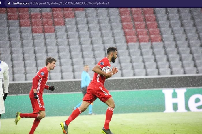 Striker Bayern Muenchen, Eric Maxim Choupo-Moting mencetak gol ke gawang Paris Saint-Germain, Kylian Mbappe di Stadion Allianz Arena dalam babak perempat final Liga Champions 2020-2021, Rabu (7/4/2021) waktu setempat atau Kamis pukul 02.00 WIB.