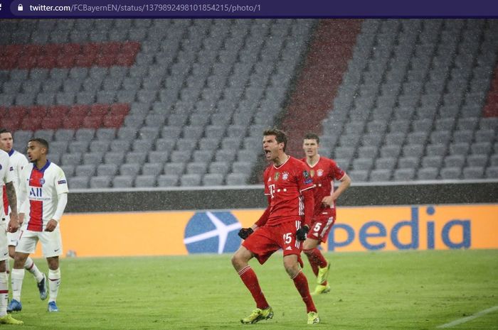 Striker Bayern Muenchen, Thomas Mueller, mencetak gol ke gawang Paris Saint-Germain, Kylian Mbappe di Stadion Allianz Arena dalam babak perempat final Liga Champions 2020-2021, Rabu (7/4/2021) waktu setempat atau Kamis pukul 02.00 WIB. 