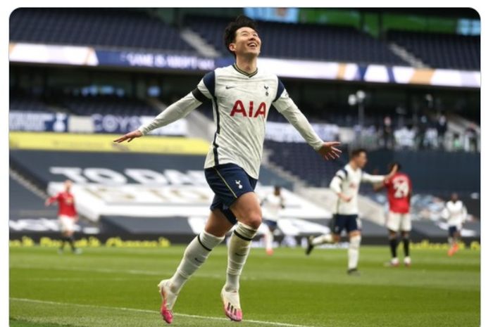 Striker Tottenham Hotspur, Son Heung-min, saat merayakan gol yang dia cetak ke gawang Manchester United dalam laga pekan ke-31 Liga Inggris 2020-2021.