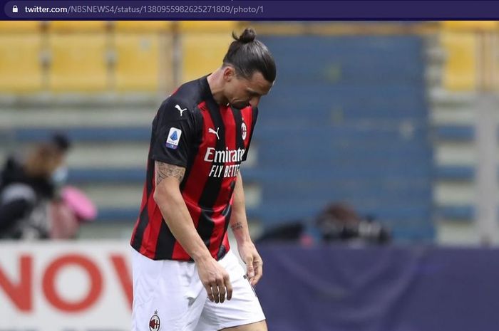 Bomber AC Milan, Zlatan Ibrahimovic, diusir wasit dalam laga melawan Parma di Stadion Ennio Tardini pada pekan ke-30 Liga Italia, Sabtu (10/4/2021). 
