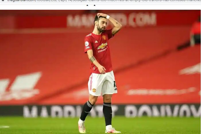 Bruno Fernandes ketika berlaga di Old Trafford yang penuh dengan warna merah dalam laga kontra West Ham United, (15/3/2021).