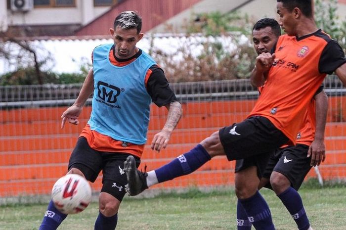 Silvio Escobar tengah menjalani latihan bersama skuad Persiraja Banda Aceh bandar