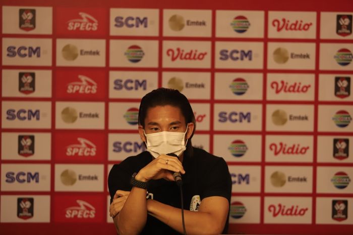 Pemain PSS Sleman, Kim Jeffrey Kurniawan, saat jalani press conference sebelum laga semifinal Piala Menpora 2021 melawan Persib