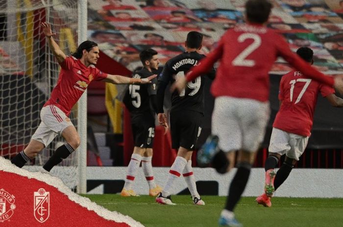Edinson Cavani sukses mencetak gol dan membuat Ole Gunnar Solskjaer bahagia, Manchester United masih terlalu perkasa untuk Granada di babak pertama.