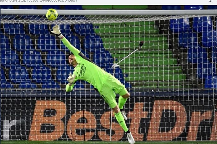 Thibaut Courtois mendadak berubah menjadi rahasia usai menyelamatkan Real Madrid dari 19 tembakan Getafe.