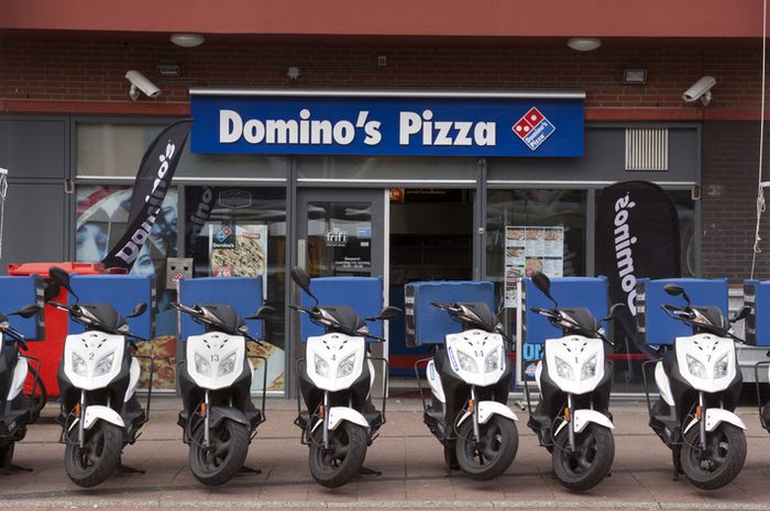 Saingi Pizza 1 Meter? Domino's Bikin Pizza 1,2 Meter Untuk Buka Puasa