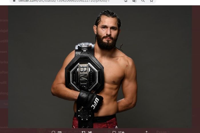 Petarung kelas welter UFC, Jorge Masvidal, saat memamerkan sabuk seremonial BMF (Baddest Mother Fucker).