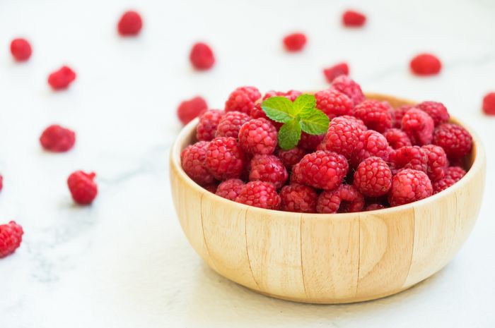 Buah raspberry disebut sebagai buah terbaik yang bisa dikonsumsi setiap hari karena kandungan nutrisinya yang tinggi.