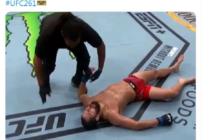 Petarung kelas welter, Jorge Masvidal usai dipukul KO Kamaru Usman di UFC 261.