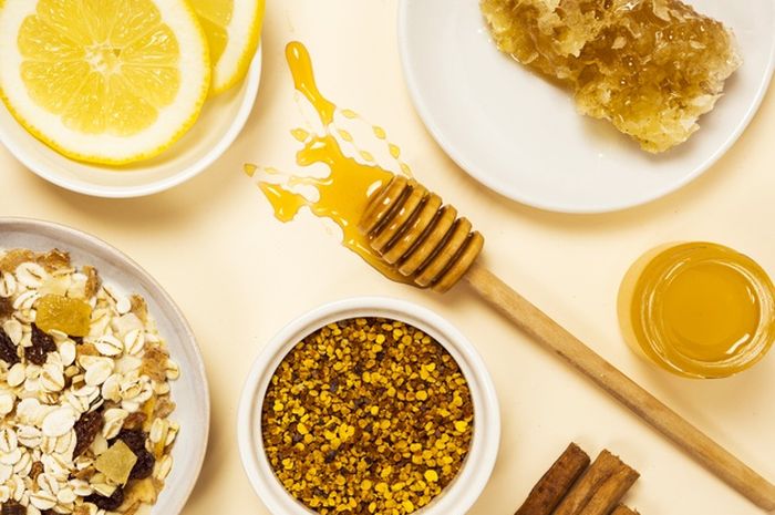 Kombinasi antara madu dan lemon memberikan efek yang tak kalah baik untuk kesehatan tubuh. 