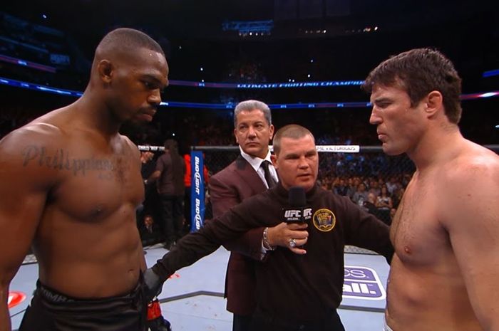 Duel Jon Jones vs Chael Sonnen di UFC 159, 27 April 2013.