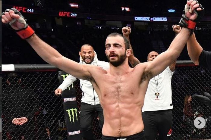 Jagoan kelas bulu UFC asal Georgia, Giga Chikadze.