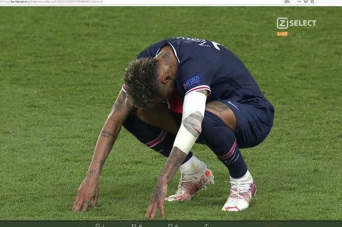 Ekspresi kecewa Neymar usai PSG kalah 1-2 dari Manchester City pada leg pertama semifinal Liga Champions 2020-2021.