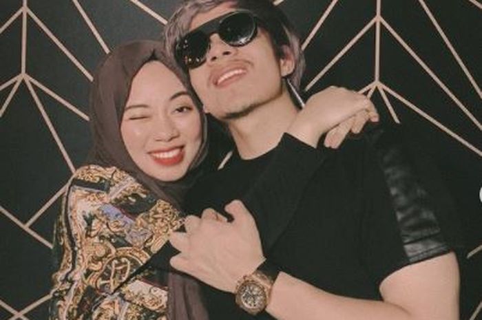 Rayakan Ulang Tahun sang Adik dengan Kenang Foto di Mekkah, Atta