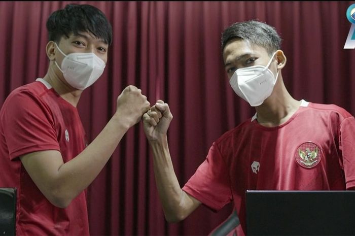 Portrait of Indonesian eFootball representatives Fahmi Husaeni and Moehamad Zulisar at the 2021 FIFAe Nations Cup qualification event