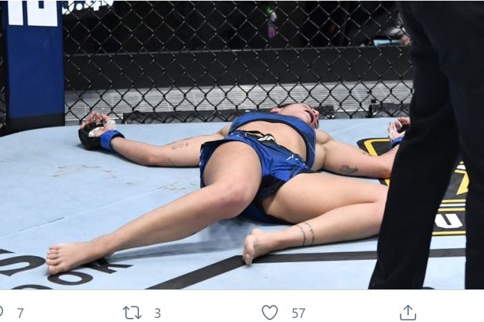 Luana Pinheiro terkapar setelah menerima serangan ilegal Randa Markos di UFC Vegas 25, Minggu (2/5/2021) WIB.