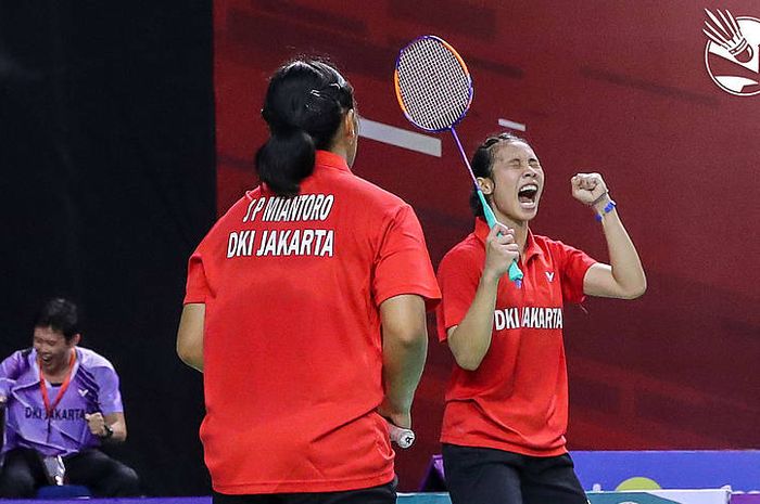 Ganda putri Indonesiam Putri Larasati (kanan) dan jesita Putri Miantoro saat memenangi Kejuaraan Nasional PBSI 2019.