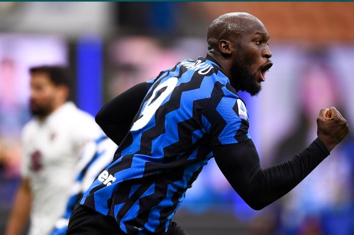 Inter Milan mempunyai dua alasan kuat untuk menjual bintang mereka, Romelu Lukaku, ke Chelsea pada bursa transfer musim panas ini.