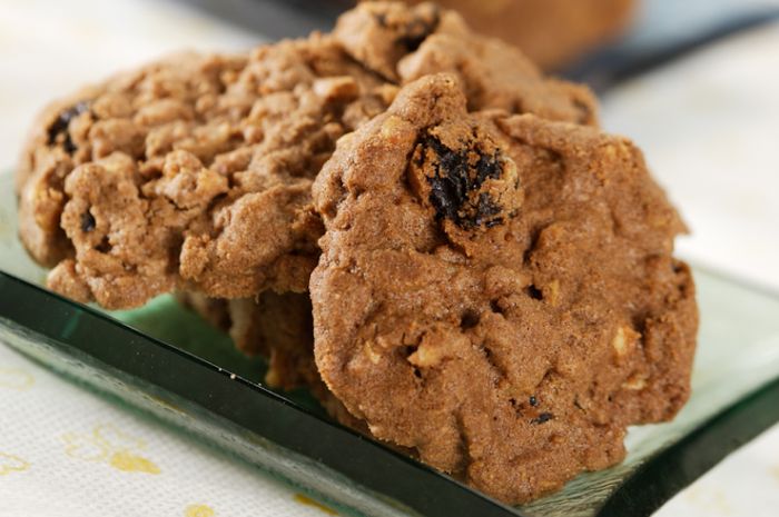 Hidangan choco mix nut cookies, kue kering untuk Lebaran.