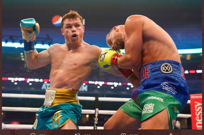 Canelo Alvarez mengalahkan Billy Joe Saunders dalam laga tinju kelas menengah super, Minggu (9/5/2021) WIB di Texas. 