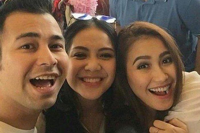 Ayu Ting Ting bersama Nagita Slavina dan Raffi Ahmad