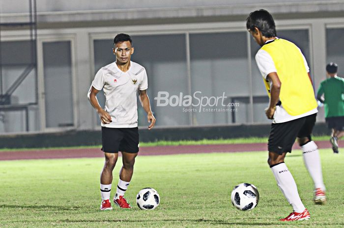 Osvaldo Haay tengah berlatih dalam pemusatan latihan timnas Indonesia di Stadion Madya, Senayan, Jakarta, 11 Mei 2021.