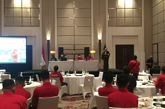 Ketua Umum PSSI, Mochamad Iriawan, saat memberikan pembekalan kepada para pemain timnas Indonesia sebelum berangkat ke Dubai, Uni Emirat Arab (UEA), di Hotel Fairmont, Jakarta Pusat, Minggu (16/5/2021).