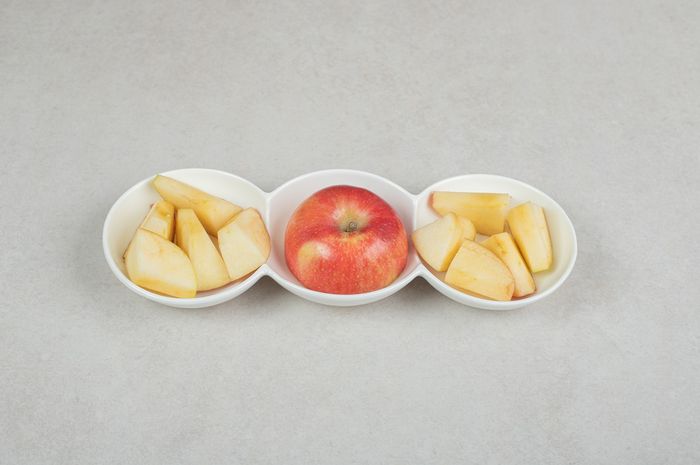 Mengapa Buah Apel Berubah Warna jadi Kecokelatan Setelah Diiris? - Bobo