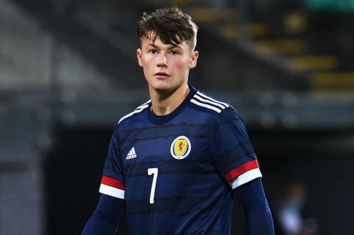 Salah satu pemain Rangers yang dipanggil memperkuat timnas Skotlandia di EURO 2020, Nathan Patterson.