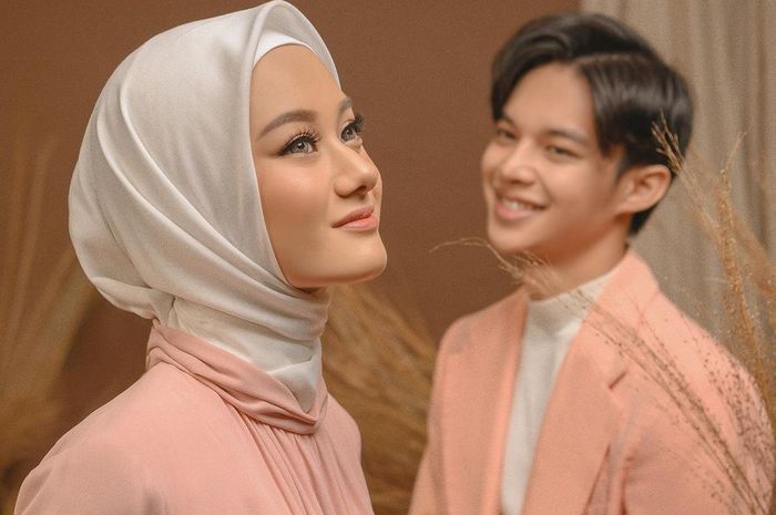 Pamer Foto Pelukan Mesra, Pasangan Dinda Hauw dan Rey Mbayang Kepergok