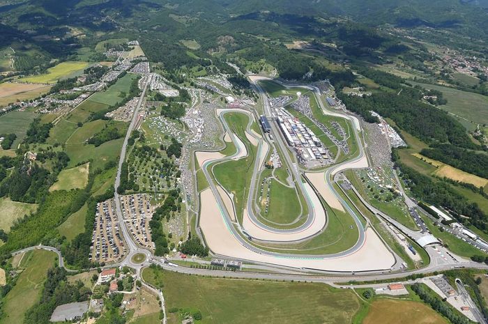 Tampak aerial view dari Sirkuit Mugello yang bakal menjadi arena berperang Valentino Rossi, Marc Marquez, dkk pada MotoGP Italia 2021 (28-30 Mei 2021).