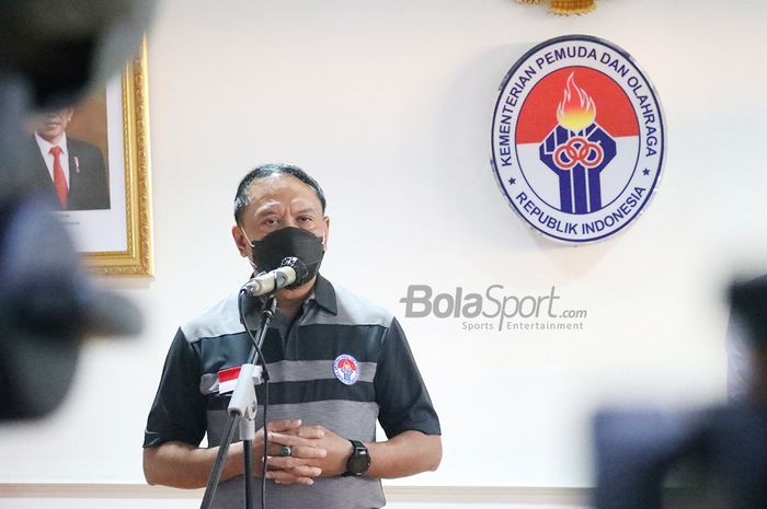 Menteri Pemuda dan Olahraga Republik Indonesia, Zainudin Amali, sedang memberikan keterangan kepada awak media di Kantor Kemenpora, Senayan, Jakarta, 27 Mei 2021.