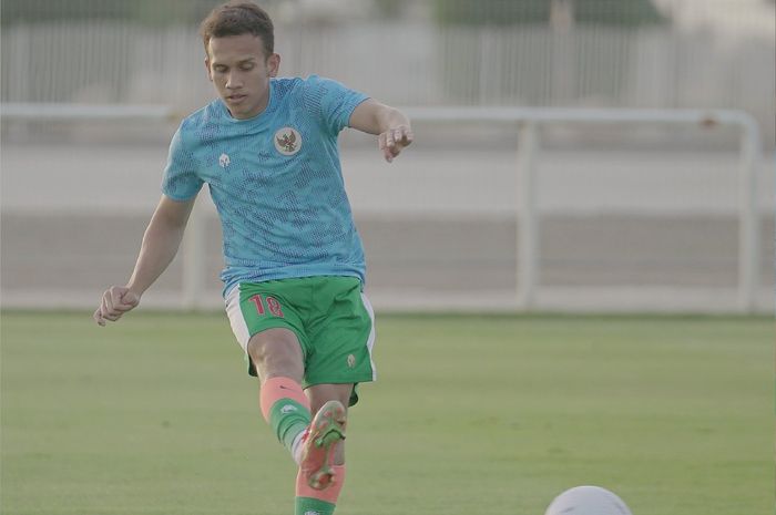 Egy Maulana Vikri bermain sebagai starter saat lawan Oman di Stadion The Seven's, Dubai, Sabtu (29/5/2021).