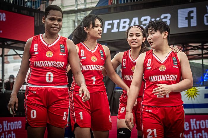 Timnas basket putri 3x3 Indonesia pada kualifikasi Olimpiade Tokyo di Main Court Graz, Austria, Sabtu (29/5/2021).