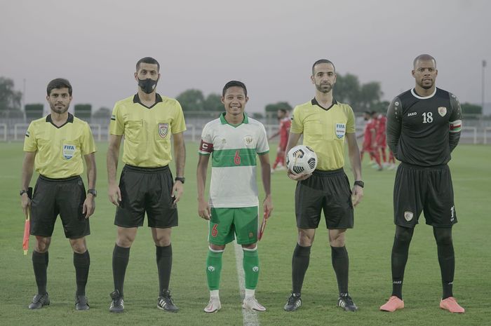 Evan Dimas, dalam laga uji coba timnas Indonesia vs Oman, di Stadion The Seven's, Dubai, Uni Emirate Arab, pada Sabtu (29/5/2021).