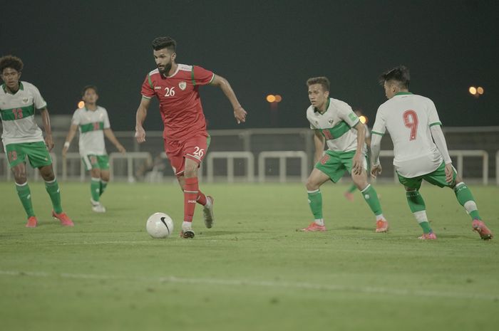 Laga uji coba timnas Indonesia vs Oman, di Stadion The Seven's, Dubai, Uni Emirate Arab, pada Sabtu (29/5/2021).