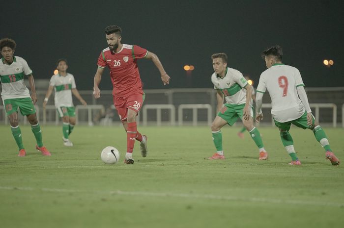 Laga uji coba timnas Indonesia vs Oman, di Stadion The Seven's, Dubai, Uni Emirate Arab, pada Sabtu (29/5/2021).