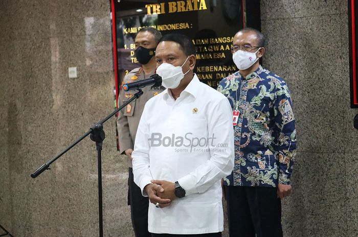 Menteri Pemuda dan Olahraga Republik Indonesia, Zainudin Amali, sedang memberikan keterangan kepada awak media dalam agenda pemberian izin Liga Indonesia musim 2021 di Mabes Polri, Jakarta, 31 Mei 2021.