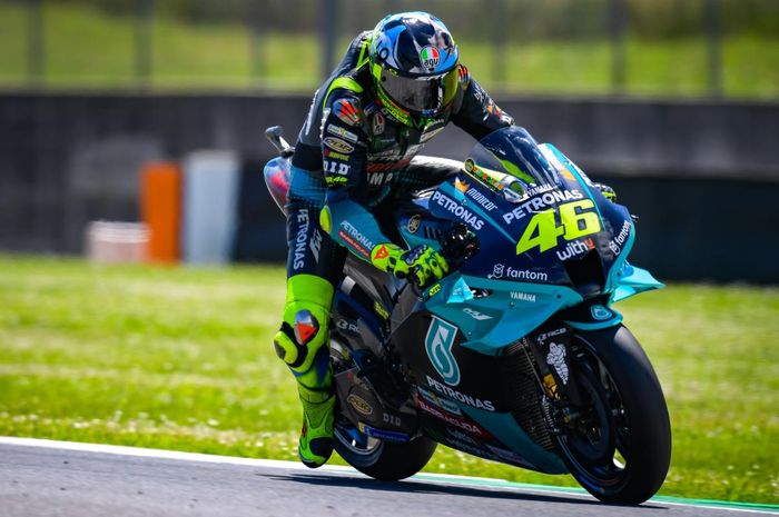 Pembalap Petronas Yamaha SRT, Valentino Rossi yang bertarung memperebutkan hasil MotoGP Catalunya 2021, Minggu (6/6/2021). 